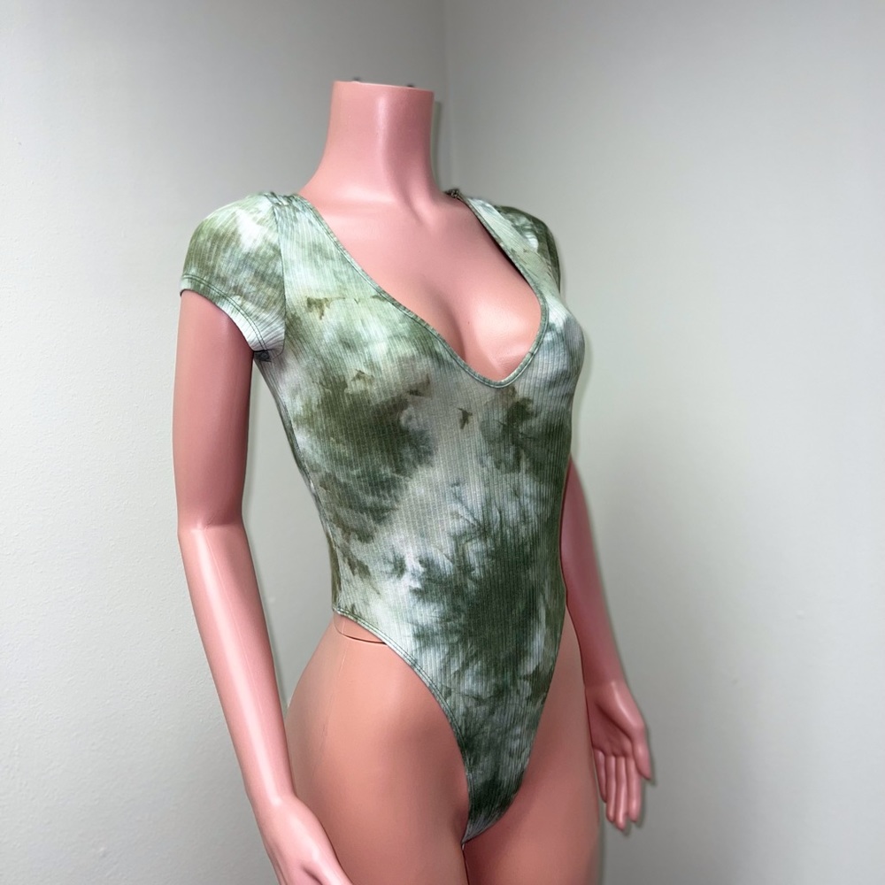 The dye green bodysuit